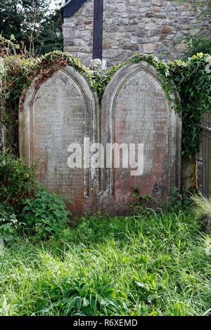 Grabstein im St Madoc Kirche im Llanmadoc, Gower Wales UK Stockfoto