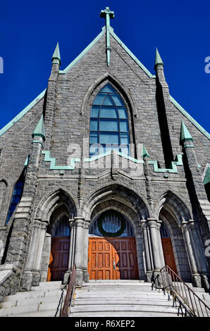 Die Vorderansicht des Römischen Cathloic Stella Maris Stein Kirche auf Bayside Fahrt in Saint John New Brunswick Kanada. Stockfoto