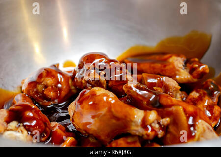 Lecker Platte mit Barbeque Chicken Wings - Zimmer für Kopie Stockfoto