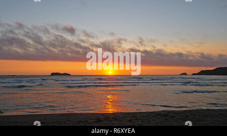 Sonnenuntergang auf Trinidad Strand in Nordkalifornien Stockfoto