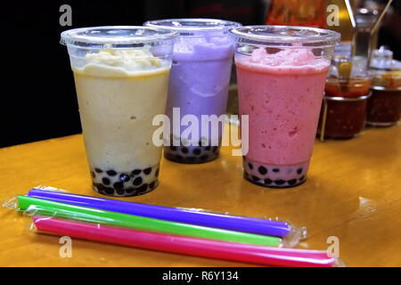 Bubble Tea auch Pearl bubble Milch Milch Tee, Kaffee oder einfach Boba kam aus Taiwan in den 80s'. Sie enthalten Aromen von Kaffee, Milch und Zucker, Sha Stockfoto