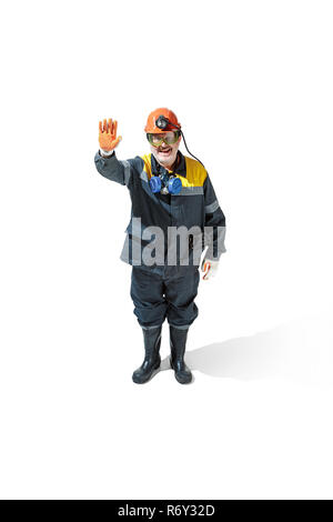 Das Studio shot der älteren bärtigen Mann bergmann an der Kamera auf einem weißen Hintergrund. Stockfoto