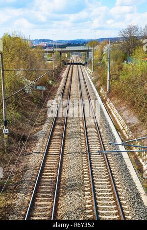 Zusammenführen von Gleisanlagen Stockfoto