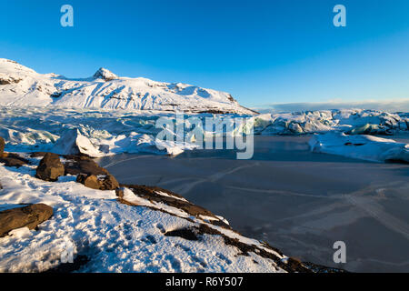 Svinafellsjokull Glacier View im Winter Schnee in Island Stockfoto