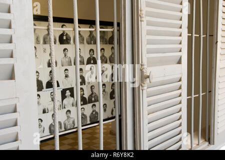 S21, oder Tuol Sleng, die Khmer Rouge Festnahme und Verhör Zentrum in Phnom Penh, wo fast alle Insassen kamen ums Leben. Die Fotos stehen als Mich Stockfoto