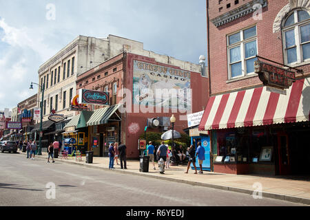 Bars und Restaurants entlang der Beale Street, Memphis, Tennessee Stockfoto