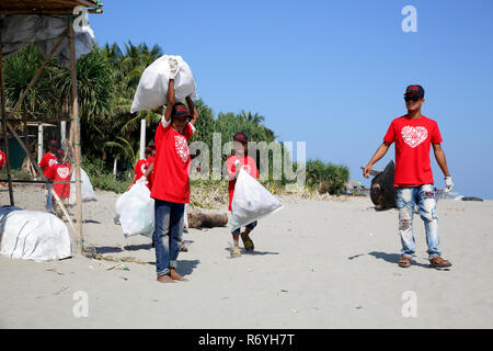 International Coastal Cleanup in Saint Martin's Island von keokradong Bangladesch, der Koordinator des Internationalen Coastal Cleanup Kampagne organisierte ich Stockfoto