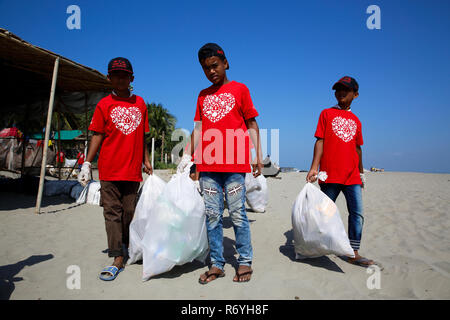 International Coastal Cleanup in Saint Martin's Island von keokradong Bangladesch, der Koordinator des Internationalen Coastal Cleanup Kampagne organisierte ich Stockfoto