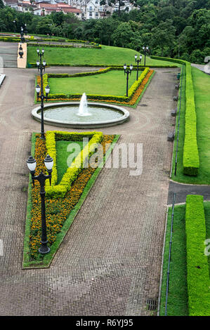 Garten Gras Brunnen Kronleuchter Tangua Park Stadt Curitiba, Brasilien Stockfoto