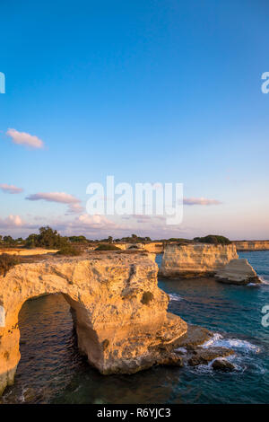 Italien, Santo Andrea Klippen in Apulien Stockfoto