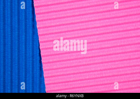 Blau und Rosa Wellpappe Textur, verwenden Sie für den Hintergrund. Lebendige Farben mit Kopie Platz für Text oder ein Objekt hinzufügen. Stockfoto