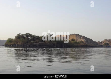 Gebäude und Spalten der alten ägyptischen Megalithen. Alte Ruinen der Ägyptischen Bauten. Stockfoto