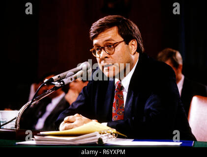 William S. Barr, der von USA-Präsident George H.W. ernannt wurde, war Bush der 77. zu US Attorney General, bezeugt vor den US-Senatsausschuss auf die Justiz auf dem Capitol Hill in Washington, DC am 12. November 1991. Credit: Ron Sachs/CNP/MediaPunch Stockfoto