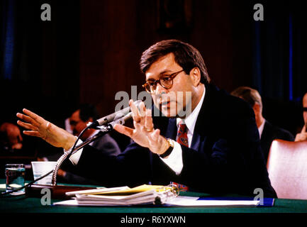 William S. Barr, der von USA-Präsident George H.W. ernannt wurde, war Bush der 77. zu US Attorney General, bezeugt vor den US-Senatsausschuss auf die Justiz auf dem Capitol Hill in Washington, DC am 12. November 1991. Credit: Ron Sachs/CNP/MediaPunch Stockfoto