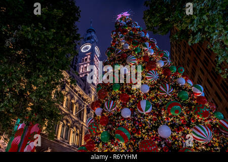 Weihnachtsbaum in Sydneys Martin Place Stockfoto