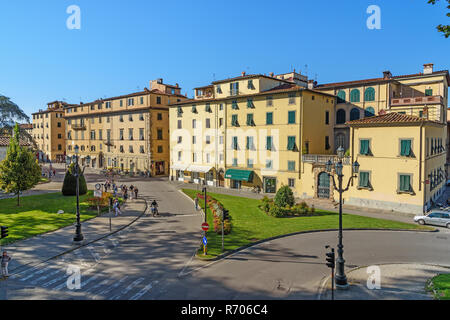 Lucca, Italien - 25 September, 2018: Blick auf die Altstadt von der mittelalterlichen Stadtmauer Stockfoto
