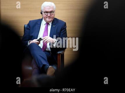 Chengdu, China. 07 Dez, 2018. Bundespräsident Dr. Frank-Walter Steinmeier spricht an der Sichuan Universität. Anlässlich einer 6-tägigen Reise nach China, Bundespräsident Steinmeier zahlt einen Staatsbesuch in Chengdu. Quelle: Britta Pedersen/dpa-Zentralbild/dpa/Alamy leben Nachrichten Stockfoto