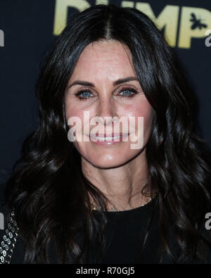 Hollywood, Vereinigte Staaten. 06 Dez, 2018. HOLLYWOOD, Los Angeles, CA, USA - 06. Dezember 2006: Schauspielerin Courteney Cox kommt an der Los Angeles Premiere von Netflix "umplin'' der TCL Chinese Theater IMAX 6 am 6. Dezember 2018 in Hollywood, Los Angeles, Kalifornien, USA. (Foto von Xavier Collin/Image Press Agency) Quelle: Bild Presse Agentur/Alamy leben Nachrichten Stockfoto