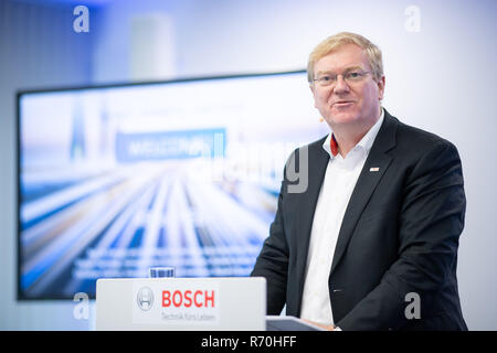 Gerlingen, Deutschland. 07 Dez, 2018. Stefan Hartung, ehemaliger Bosch-geschäftsführer für die Energie- und Gebäudetechnik, wird auf einer Pressekonferenz des Bosch Building Technology Division sprechen. Die Energie- und Gebäudetechnik Segment wird voraussichtlich zwei Prozent in diesem Jahr zu generieren. Credit: Sebastian Gollnow/dpa/Alamy leben Nachrichten Stockfoto