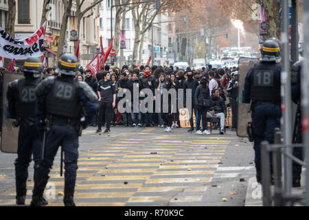 Lyon, Frankreich. 7. Dez 2018. Während der Demonstration gab es Auseinandersetzungen mit der Polizei Quelle: FRANCK CHAPOLARD/Alamy leben Nachrichten Stockfoto