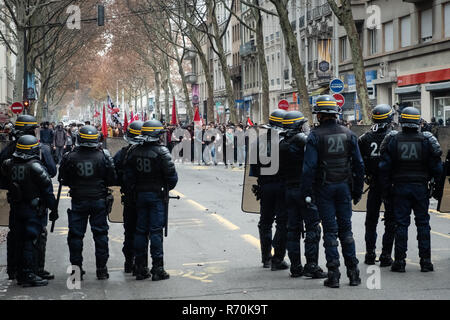 Lyon, Frankreich. 7. Dez 2018. Während der Demonstration gab es Auseinandersetzungen mit der Polizei Quelle: FRANCK CHAPOLARD/Alamy leben Nachrichten Stockfoto