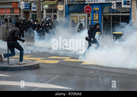 Lyon, Frankreich. 7. Dez 2018. Während der Demonstration gab es Auseinandersetzungen mit der Polizei Quelle: FRANCK CHAPOLARD/Alamy leben Nachrichten Stockfoto