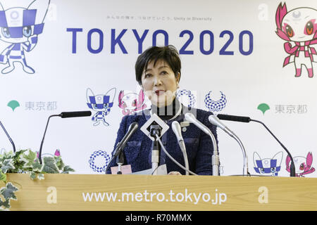 Tokio, Japan. 7 Dez, 2018. Tokio Gouverneur Yuriko Koike spricht während ihrer regelmäßigen Pressekonferenz auf der Tokyo Metropolitan Government Building am 23. März 2018, Tokio, Japan. Koike kündigte eine neue Kampagne namens ''Kenko ersten Tokio'' das passive Rauchen, die ab 27. Dezember Start zu verhindern. Tokio Regierung will das Rauchen in den meisten Bars und Restaurants der Stadt im Vorfeld der Olympischen Spiele 2020 zu verbieten. Credit: Rodrigo Reyes Marin/ZUMA Draht/Alamy leben Nachrichten Stockfoto