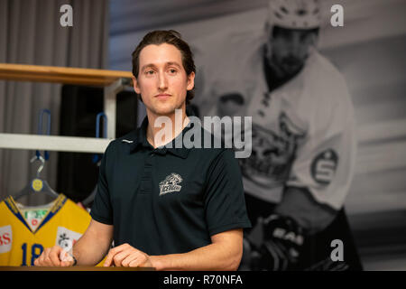 Nürnberg, Bayern, Deutschland. 7. Dezember 2018. Brandon Buck, Stürmer der Thomas Sabo Ice Tigers, spricht während der Pressekonferenz für den Spengler Cup 2018, die vom 26. - 31. Dezember 2018 in Davos (Schweiz). Quelle: dpa Picture alliance/Alamy leben Nachrichten Stockfoto