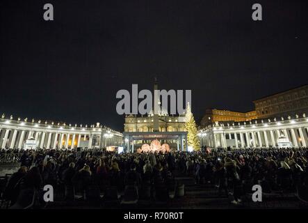 Foto LaPresse - Andrea Panegrossi 07/12/2018 Citt&#xe0;del Vaticanocronaca Accesi il Presepe di sabbia e l'albero Di Natale in Piazza San Pietro Foto LaPresse - Andrea Panegrossi decenber 12, 2018 Vatikan CitynewsLight bis der Sand Krippe und den Weihnachtsbaum auf dem Petersplatz Stockfoto