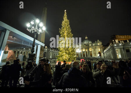 Foto LaPresse - Andrea Panegrossi 07/12/2018 Citt&#xe0;del Vaticanocronaca Accesi il Presepe di sabbia e l'albero Di Natale in Piazza San Pietro Foto LaPresse - Andrea Panegrossi decenber 12, 2018 Vatikan CitynewsLight bis der Sand Krippe und den Weihnachtsbaum auf dem Petersplatz Stockfoto