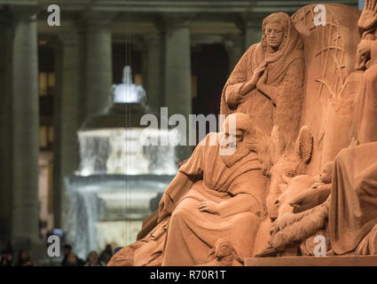 Foto LaPresse - Andrea Panegrossi 07/12/2018 Citt&#xe0;del Vaticanocronaca Accesi il Presepe di sabbia e l'albero Di Natale in Piazza San Pietro Foto LaPresse - Andrea Panegrossi decenber 12, 2018 Vatikan CitynewsLight bis der Sand Krippe und den Weihnachtsbaum auf dem Petersplatz Stockfoto