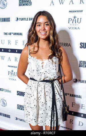 Haleiwa, Hawaii, USA. 6. Dezember 2018. Roxy surfer Leila Riccobuano Posen auf dem Roten Teppich vor dem Surfer Poll Awards in der Turtle Bay Resort an der Nordküste in Haleiwa, HI. Credit: Cal Sport Media/Alamy leben Nachrichten Stockfoto