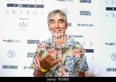 Haleiwa, Hawaii, USA. 6. Dezember 2018. Surf legende Gerry Lopez Posen auf dem Roten Teppich vor dem Surfer Poll Awards in der Turtle Bay Resort an der Nordküste in Haleiwa, HI. Credit: Cal Sport Media/Alamy leben Nachrichten Stockfoto