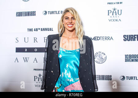 Haleiwa, Hawaii, USA. 6. Dezember 2018. RVCA surfer Salbei Erikson Posen auf dem Roten Teppich vor dem Surfer Poll Awards in der Turtle Bay Resort an der Nordküste in Haleiwa, HI. Credit: Cal Sport Media/Alamy leben Nachrichten Stockfoto