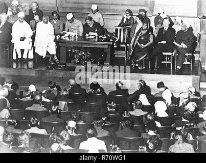 Empfang für Mahatma Gandhi im Friends Meeting House, London, England, Großbritannien, September 12, 1931, alter Jahrgang 1900er Bild Stockfoto