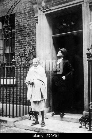 Mahatma Gandhi außerhalb der 10 Downing Street, London, England, Vereinigtes Königreich, Großbritannien, Stockfoto