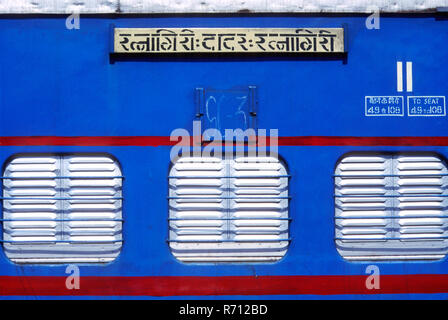 Züge Eisenbahn, Ratnagiri Dadar Express Züge Eisenbahn Stockfoto