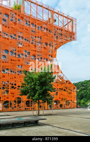 Orange Cube, Cube Orange, La Confluence Bezirk, Lyon, Rhone, Frankreich Stockfoto