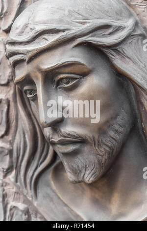 Bronzestatue des Gesicht von Jesus mit Dornenkrone. Antiken Skulptur. Ideal für Konzepte oder Veranstaltungen wie Ostern. Stockfoto