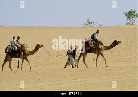 Kamel Safari in der Wüste, khuri, Jaisalmer, Rajasthan, Indien Stockfoto