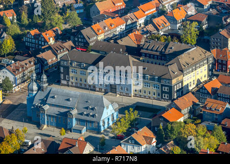 Luftaufnahme der Technischen Universität Clausthal und Marktkirche zum Heiligen Geist, Clausthal-Zellerfeld, Niedersachsen, Deutschland Stockfoto