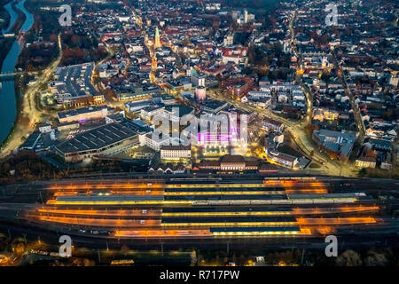 Luftaufnahme, Stadtzentrum, Nacht Foto mit Hauptbahnhof, Hamm, Ruhrgebiet, Nordrhein-Westfalen, Deutschland Stockfoto