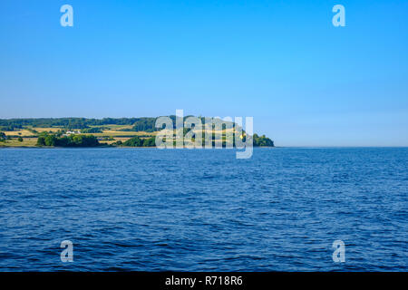 Die Küste mit den Leuchtturm von Møns Fyr auf der Insel Møn, Dänemark, Skandinavien, Europa. Stockfoto