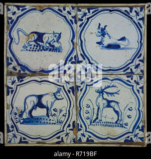 Square tile Feld, vier Fliesen, Tier Dekor, Blau auf Weiß, Cat, zwei Kühe und Rehe, in Ritterschlag, Ecke Motiv, Fliesen- feld Wandfliese Kachel skulptur keramik Steingut Glasur Zinn Verglasung, gebackene 2 x Glasierte lackiert Stockfoto