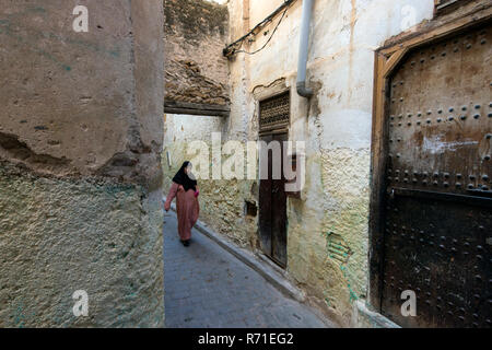 Die engen Gassen von Fes el Bali, Marokko Stockfoto