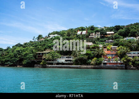 Stadt Guaruja Brasilien Seeküste panorama Tortugas Hügel Häuser Stockfoto