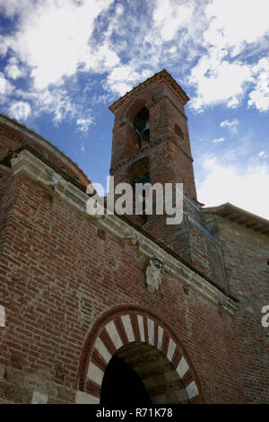 Montesiepi Kapelle, die Einsiedelei auf dem Berg über der Zisterzienser Abtei San Galgano, Val di Merse, Toskana, Italien Stockfoto