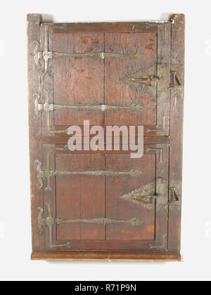 Mit zwischen Schwelle und zwei schwenkbare Fenster mit Glasmalerei, Glasfenster Gebäude Teil Holz Eichenholz Schmiedeeisen Glas führen Metall, Wasser Tisch 8,9 gesägt austauschbar geschmiedet verzinnte cast Fenster mit zwei Tür Klappfenster mit Glas-in-jeder lood mit Klappläden Wasser Listen auf Vorder- und Rückseite. Stark modifizierte schmiedeeisernen Schlösser und Scharniere unbemalt Charlois Innenraum Rotterdam Stockfoto