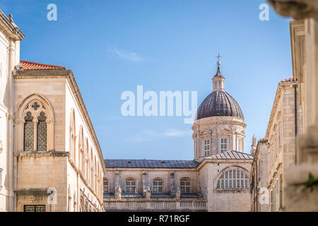 Kirchturm Kuppel in der Altstadt von Dubrovnik Stockfoto