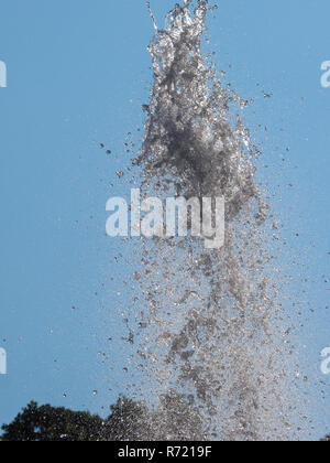 Brunnen Wasserstrahl Stockfoto